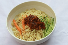 <a href=zt/zhajiangmian target=_blank><u>炸酱面的做法大全</u></a>