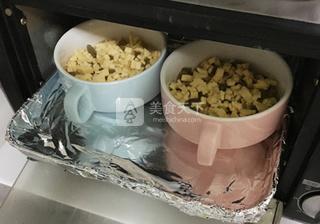 <a href=/shicai/mimian/ZhiShi/index.html target=_blank><u>芝士</u></a>焗<a href=/shicai/shucai/HongShu/index.html target=_blank><u>红薯</u></a>