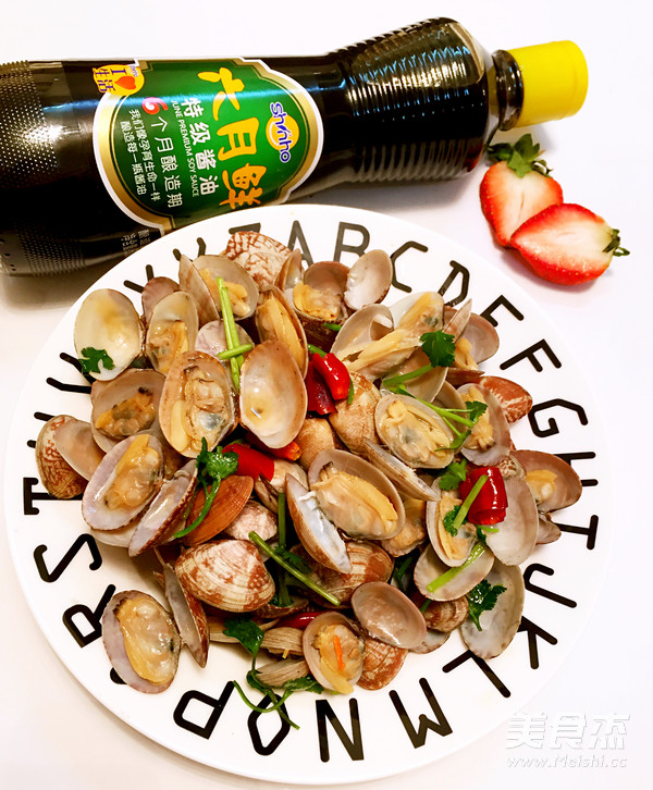 #六月鲜#辣炒<a href=/shicai/shuichanpin/HuaGe/index.html target=_blank><u>花蛤</u></a>的做法