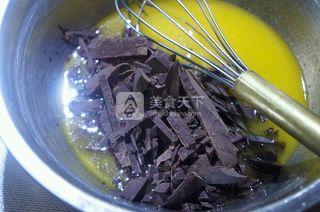 松露黑<a href=/shicai/mimian/QiaoKeLi/index.html target=_blank><u>巧克力</u></a>纸杯蛋糕