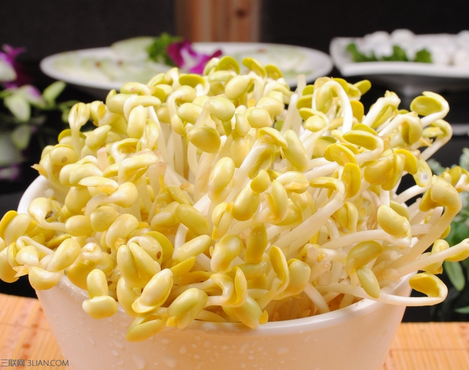 <a href=/shicai/mimian/HuangDou/index.html target=_blank><u>黄豆</u></a>芽不能和什么一起吃