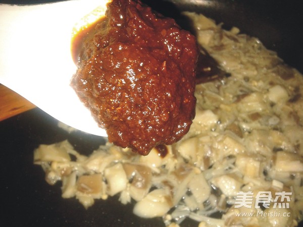 菌菇酱炒饭的做法