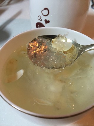 冰糖<a href=/shicai/shucai/BaiHe/index.html target=_blank><u>百合</u></a><a href=/shicai/yaoshi/YaWo/index.html target=_blank><u>燕窝</u></a>