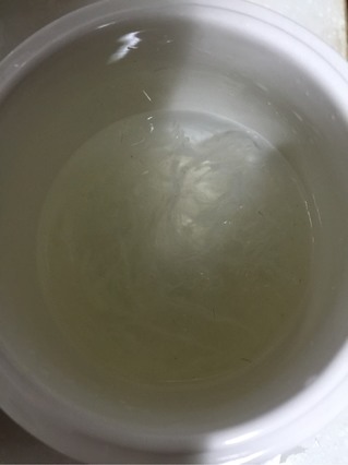 冰糖<a href=/shicai/shucai/BaiHe/index.html target=_blank><u>百合</u></a><a href=/shicai/yaoshi/YaWo/index.html target=_blank><u>燕窝</u></a>