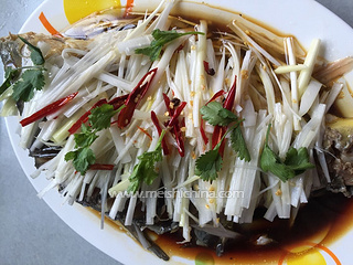 <a href=/shicai/diaoweipin/CongYou/index.html target=_blank><u>葱油</u></a><a href=/shicai/shuichanpin/LiYu/index.html target=_blank><u>鲤鱼</u></a>