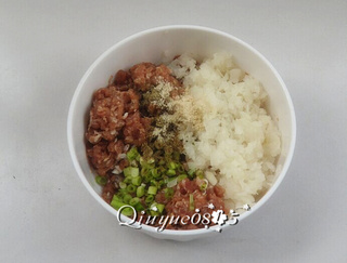 <a href=/shicai/shucai/BaiLuoBo/index.html target=_blank><u>白<a href=/shicai/shucai/LuoBo/index.html target=_blank><u>萝卜</u></a></u></a>包子