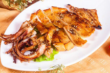 烤<a href=/shicai/shuichanpin/YouYu/index.html target=_blank><u>鱿鱼</u></a>,烤<a href=/shicai/shuichanpin/YouYu/index.html target=_blank><u>鱿鱼</u></a>的做法