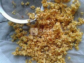 糖<a href=/shicai/shucai/GuiHua/index.html target=_blank><u>桂花</u></a>