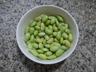 <a href=/shicai/shucai/MaoDou/index.html target=_blank><u>毛豆</u></a>蒸腊<a href=/shicai/rouqin/JiTui/index.html target=_blank><u>鸡腿</u></a>