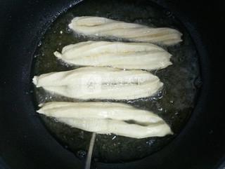 自制放心<a href=/shicai/mimian/YouTiao/index.html target=_blank><u>油条</u></a>