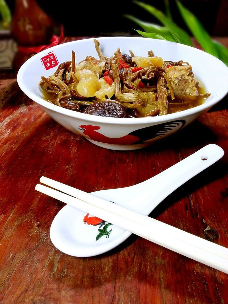 <a href=/shicai/shucai/ChaShuGu/index.html target=_blank><u>茶树菇</u></a><a href=/shicai/rouqin/PaiGu/index.html target=_blank><u>排骨</u></a>养生汤