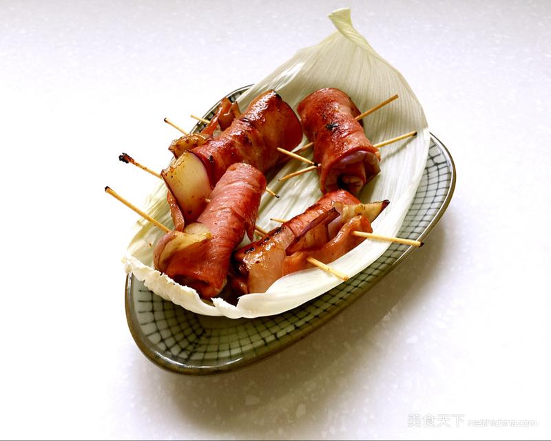 <a href=/shicai/rouqin/PeiGen/index.html target=_blank><u>培根</u></a><a href=/shicai/shucai/QieZi/index.html target=_blank><u>茄子</u></a>卷