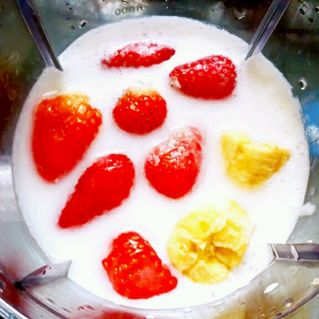 <a href=/shicai/guopin/XianJiao/index.html target=_blank><u>香蕉</u></a><a href=/shicai/guopin/CaoMei/index.html target=_blank><u>草莓</u></a>奶昔