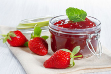 <a href=/shicai/guopin/CaoMei/index.html target=_blank><u>草莓</u></a>果酱的做法,<a href=/shicai/guopin/CaoMei/index.html target=_blank><u>草莓</u></a>果酱做法