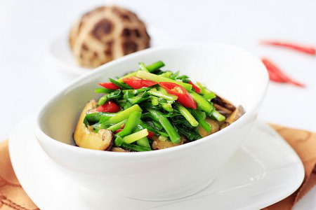 <a href=/shicai/shucai/JiuCai/index.html target=_blank><u>韭菜</u></a>炒<a href=/shicai/shucai/HuaGu/index.html target=_blank><u>花菇</u></a>