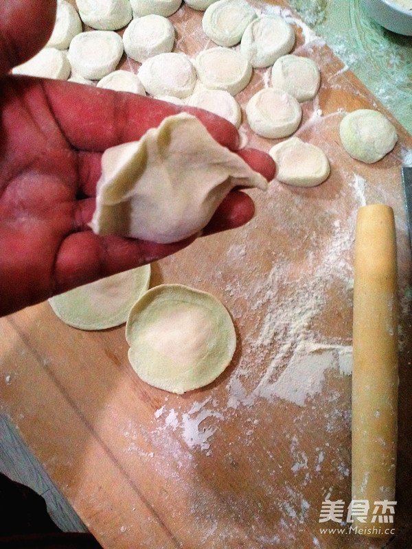 <a href=/shicai/shucai/QinCai/index.html target=_blank><u>芹菜</u></a>馅饺子的做法