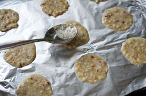 <a href=/shicai/guopin/HuaSheng/index.html target=_blank><u>花生</u></a>薄脆饼干步骤10