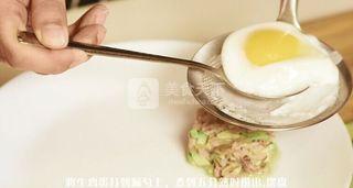 <a href=/shicai/guopin/NuiYouGuo/index.html target=_blank><u><a href=/shicai/guopin/NiuYouGuo/index.html target=_blank><u>牛油果</u></a></u></a>吞拿温泉蛋