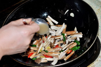 双椒炒菌王步骤9