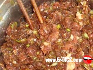 <a href=/shicai/rouqin/NiuRou/index.html target=_blank><u>牛肉</u></a><a href=/shicai/shucai/HuLuoBo/index.html target=_blank><u>胡<a href=/shicai/shucai/LuoBo/index.html target=_blank><u>萝卜</u></a></u></a>饺子馅2