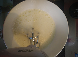 长颈鹿<a href=zt/qifengdg target=_blank><u>戚风蛋糕</u></a>卷