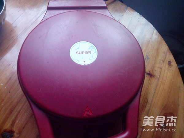 <a href=/shicai/shucai/BoCai/index.html target=_blank><u>菠菜</u></a><a href=/shicai/rouqin/JiDan/index.html target=_blank><u>鸡蛋</u></a>饼的做法