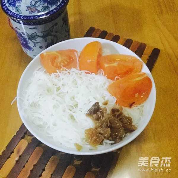 番茄<a href=/shicai/mimian/MiFen/index.html target=_blank><u>米粉</u></a>的做法