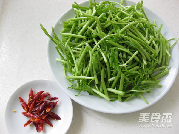 素炒藜蒿的做法