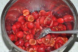 樱<a href=/shicai/guopin/Tao/index.html target=_blank><u>桃</u></a>果酱