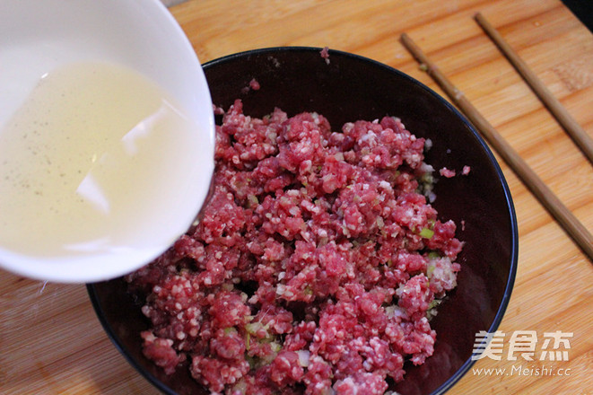 <a href=/shicai/shucai/DongGua/index.html target=_blank><u>冬瓜</u></a><a href=/shicai/rouqin/YangRou/index.html target=_blank><u>羊肉</u></a>丸子汤的做法