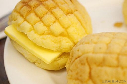 香港人离不开的<a href=/shicai/guopin/BoLuo/index.html target=_blank><u>菠萝</u></a>包1