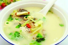 <a href=/shicai/shuichanpin/JiYu/index.html target=_blank><u>鲫鱼</u></a>炖<a href=/shicai/mimian/DouFu/index.html target=_blank><u>豆腐</u></a>