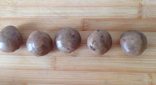 <a href=/shicai/guopin/Tao/index.html target=_blank><u>桃</u></a>山皮月饼