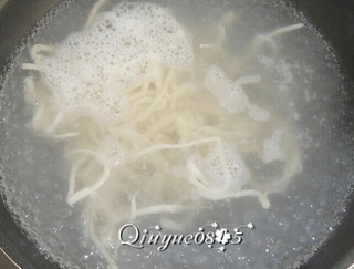 <a href=/shicai/diaoweipin/DouChi/index.html target=_blank><u>豆豉</u></a>酱拌面