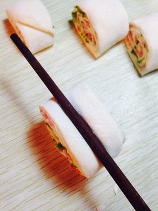 迷你葱香<a href=/shicai/rouqin/HuoTui/index.html target=_blank><u>火腿</u></a>花卷