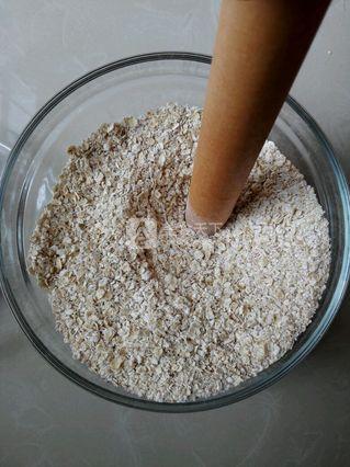 低热量<a href=/shicai/guopin/XianJiao/index.html target=_blank><u>香蕉</u></a><a href=/shicai/mimian/YanMai/index.html target=_blank><u>燕麦</u></a>片