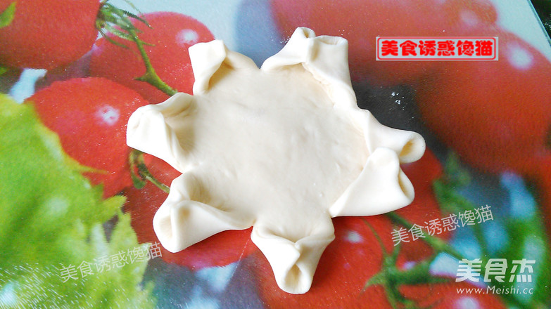 花样<a href=/shicai/shucai/HuLuoBo/index.html target=_blank><u>胡<a href=/shicai/shucai/LuoBo/index.html target=_blank><u>萝卜</u></a></u></a>肉包的做法