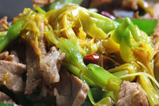 <a href=/shicai/shucai/HuangHuaCai/index.html target=_blank><u>黄<a href=/shicai/shucai/HuaCai/index.html target=_blank><u>花菜</u></a></u></a>炒肉的做法介绍