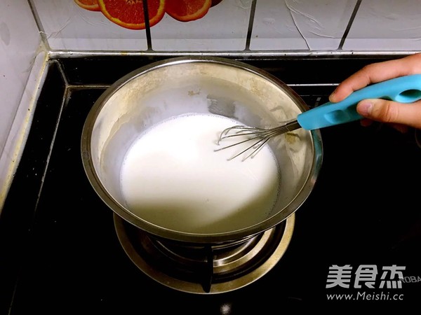 <a href=/shicai/guopin/MuGua/index.html target=_blank><u>木瓜</u></a>椰奶冻的做法