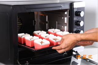 <a href=/shicai/mimian/QiaoKeLi/index.html target=_blank><u>巧克力</u></a>核<a href=/shicai/guopin/Tao/index.html target=_blank><u>桃</u></a>麦芬蛋糕