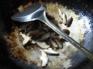 <a href=/shicai/shucai/XiangGu/index.html target=_blank><u>香菇</u></a>炒<a href=/shicai/shucai/ZhaCai/index.html target=_blank><u>榨菜</u></a>