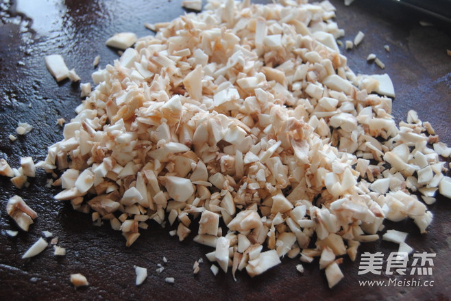#恒大兴安<a href=/shicai/shucai/MoGu/index.html target=_blank><u>蘑菇</u></a>鸡饭团#的做法