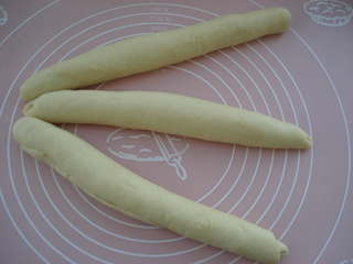 纯奶<a href=/shicai/mimian/HongDou/index.html target=_blank><u>红豆</u></a>沙辫子<a href=/shicai/mimian/TuSi/index.html target=_blank><u>吐司</u></a>