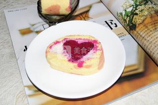 爱心<a href=zt/qifengdg target=_blank><u>戚风蛋糕</u></a>卷