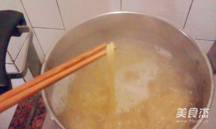 <a href=/shicai/mimian/ZhiShi/index.html target=_blank><u>芝士</u></a>肉酱焗意粉的做法