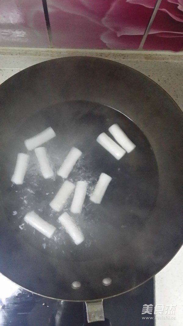 韩式辣酱炒<a href=/shicai/mimian/NianGao/index.html target=_blank><u>年糕</u></a>的做法