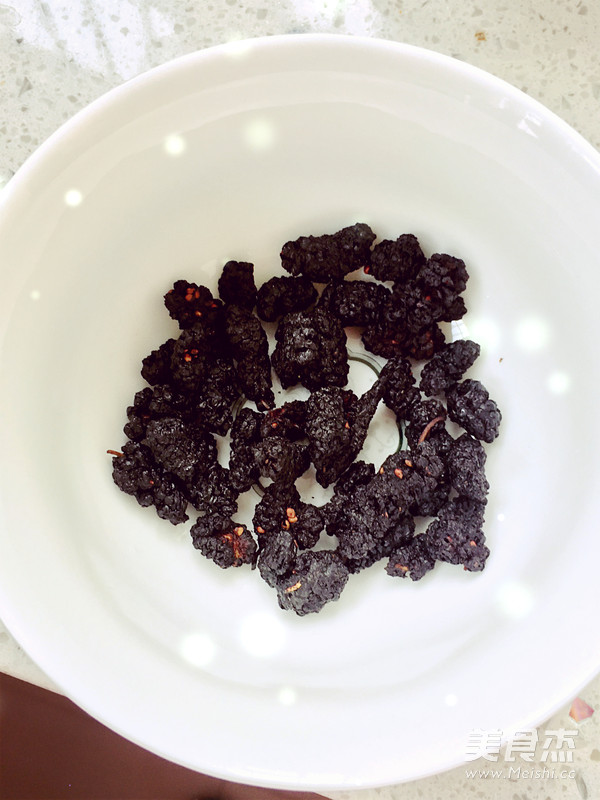 补<a href=/shicai/rouqin/Xue/index.html target=_blank><u>血</u></a>健体养生汤的做法