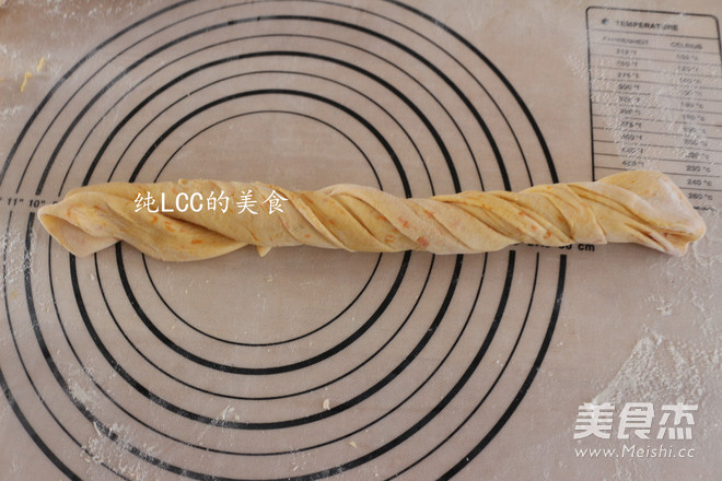 <a href=/shicai/shucai/NanGua/index.html target=_blank><u>南瓜</u></a>手撕饼的做法