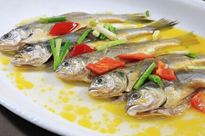 小<a href=/shicai/shuichanpin/uangYu/index.html target=_blank><u>黄鱼</u></a>的做法