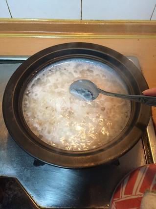 <a href=/shicai/rouqin/XiangChang/index.html target=_blank><u>香肠</u></a><a href=/shicai/rouqin/PeiGen/index.html target=_blank><u>培根</u></a>煲仔饭